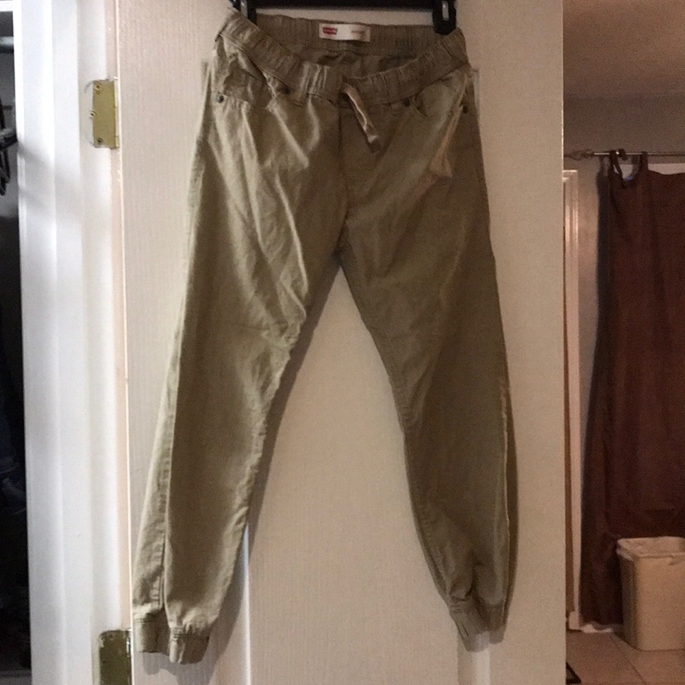 NWOT Levi joggers Khaki- size medium